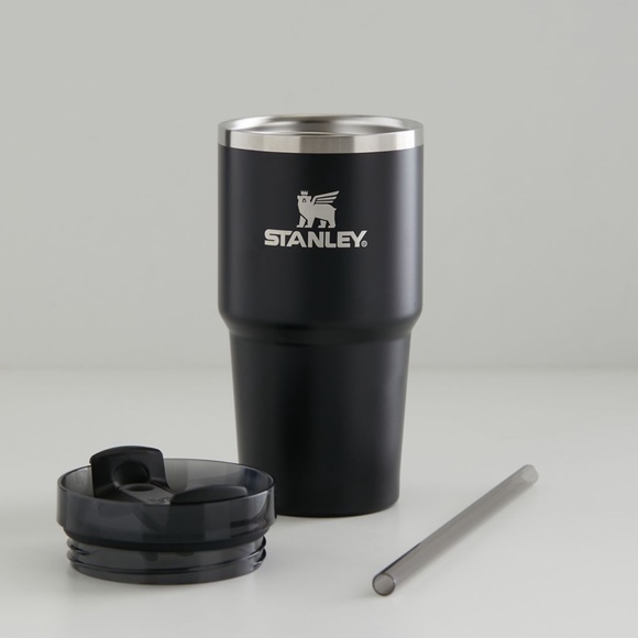 Stanley The Flowstate Quencher H2.0 Tumbler 20oz in Black Glow - Picture 2 of 5